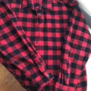 Women’s red/buffalo plaid large flannel shirt